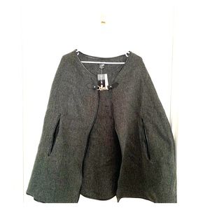 Gray cape w golden hooks.Faux leather on the edges